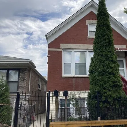 Buy this 1studio house on 3325 South Aberdeen Street in Chicago, IL 60608