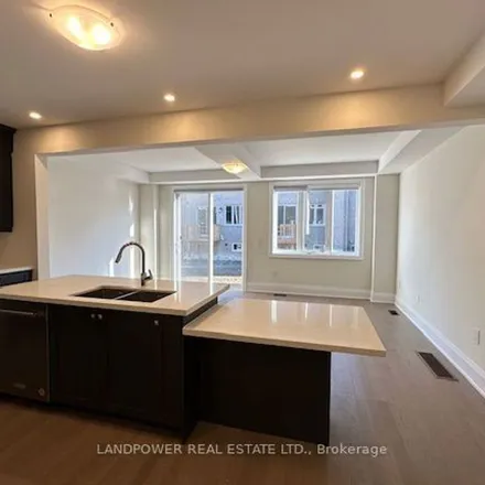 Image 2 - 28 Snowy Meadow Avenue, Richmond Hill, ON L4E 3K2, Canada - Townhouse for rent