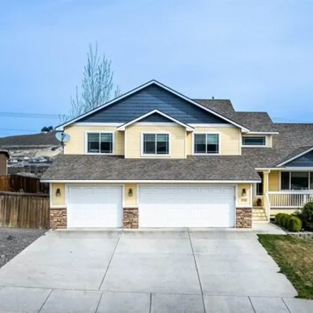 Buy this 4 bed house on 6044 West 37th Place in Kennewick, WA 99338