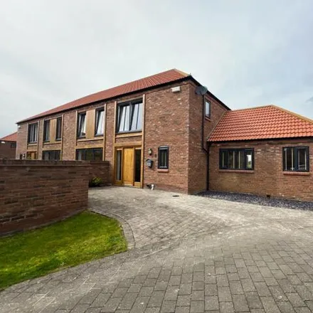 Buy this 4 bed duplex on 8 Manor Farm Mews in Grimsby, DN37 0BL