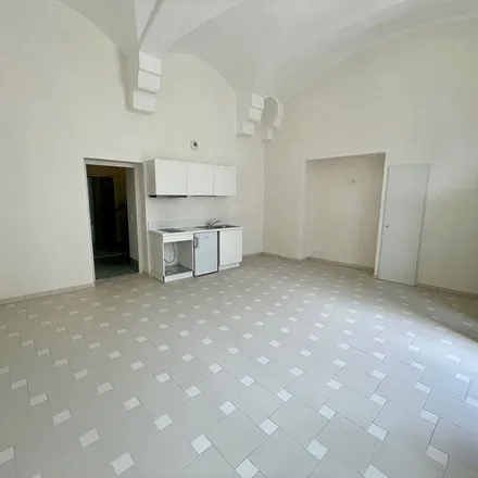 Image 2 - 38 Rue de la Banasterie, 84000 Avignon, France - Apartment for rent