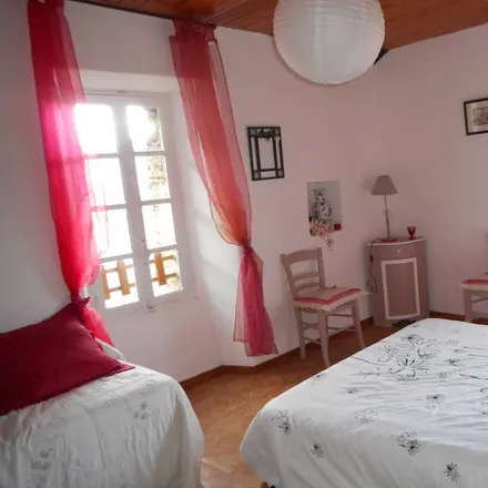 Rent this 2 bed house on 48110 Sainte-Croix-Vallée-Française