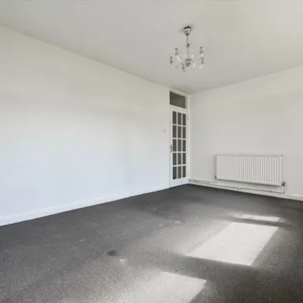 Image 5 - Norton House, Cannon Street Road, St. George in the East, London, E1 2BF, United Kingdom - Apartment for rent