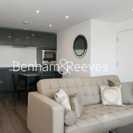 Rent this 1 bed apartment on Loxford Gardens in London, N5 1FX