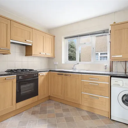 Image 5 - New Wanstead, London, E11 2SF, United Kingdom - Apartment for rent