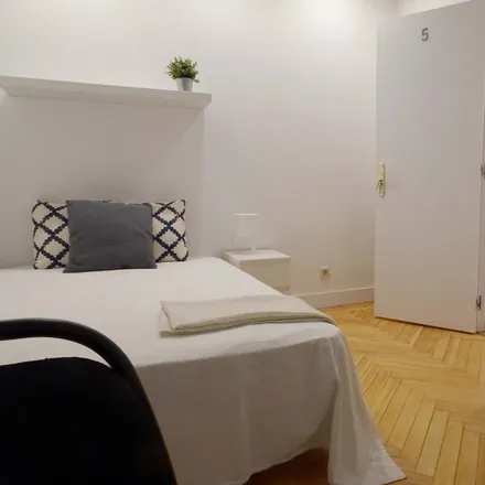 Rent this 5 bed room on Miguel Ángel in Calle de Miguel Ángel, 6
