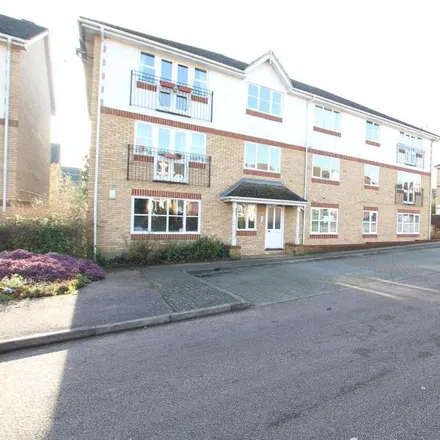 Image 1 - Alexandra Gardens, Knaphill, GU21 2DL, United Kingdom - Apartment for rent