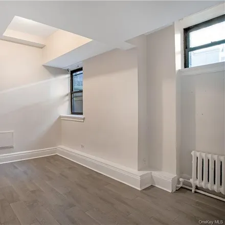 Image 5 - 240 Martine Avenue, City of White Plains, NY 10601, USA - Apartment for rent