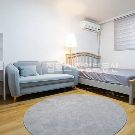 Rent this 2 bed apartment on 서울특별시 강남구 논현동 131-12