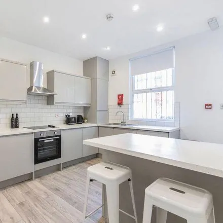 Rent this 6 bed house on Glossop Street in Leeds, LS6 2LE