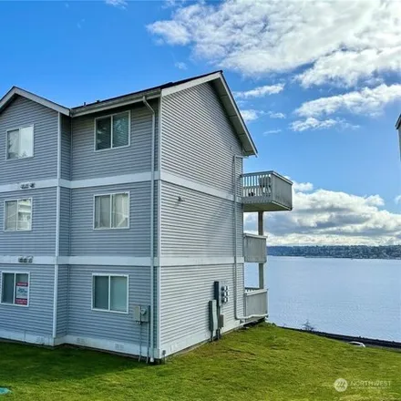 Buy this 3 bed condo on 2255 Highview Ln W Apt D102 in Bremerton, Washington