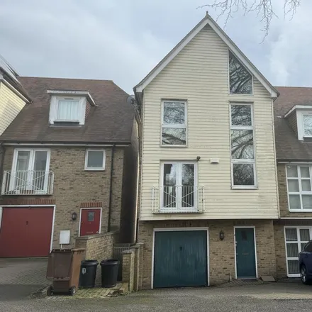 Rent this 4 bed townhouse on Madhuran Court in Strood, ME2 3HS