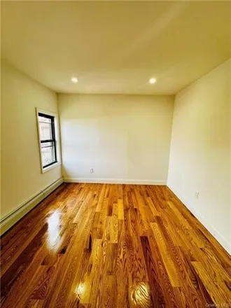 Image 7 - 3226 Corlear Avenue, New York, NY 10463, USA - House for sale