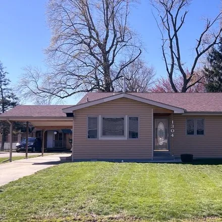 Buy this 3 bed house on Eastlawn Elementary School in North Maplewood Drive, Rantoul