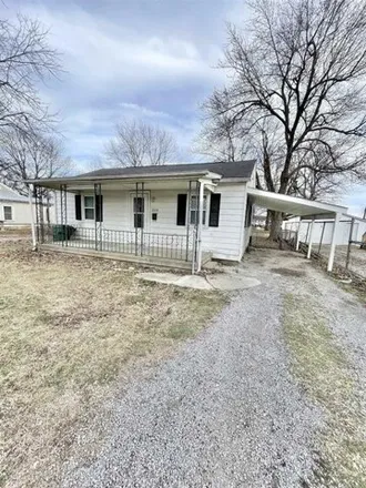 Buy this 2 bed house on 2084 Hughes Avenue in Owensboro, KY 42303