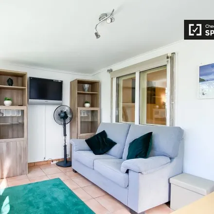Rent this 3 bed apartment on Parque da Quinta das Confeiteiras in Impasse ao Campo Grande, 1700-091 Lisbon