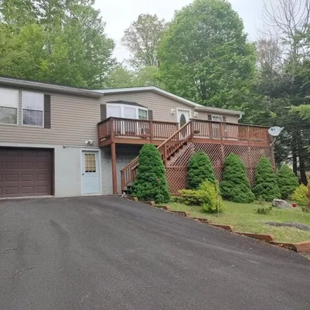 Rent this 4 bed house on 1035 Oak Ter in Lake Ariel, Pennsylvania