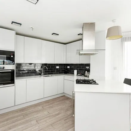 Image 3 - Marshgate House, 6 Bromehead Street, St. George in the East, London, E1 2PQ, United Kingdom - Apartment for rent
