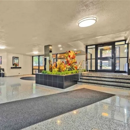 Image 2 - 29-30 138th Street, New York, NY 11354, USA - Apartment for sale