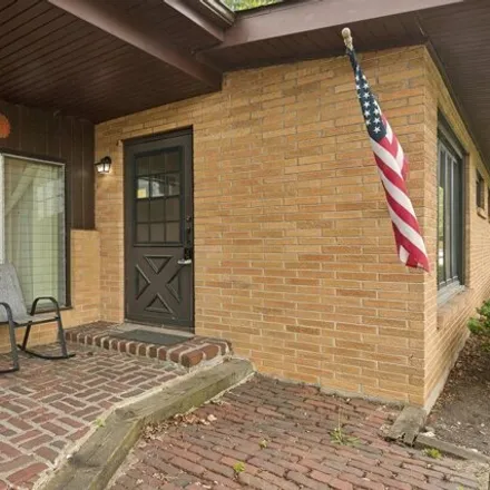 Image 3 - Warren Avenue, Warrenville, IL 60555, USA - House for sale