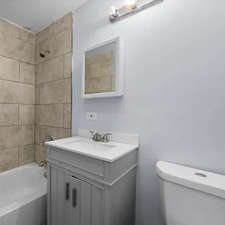 Image 6 - 6833 South Langley Avenue, Chicago, IL 60637, USA - House for sale