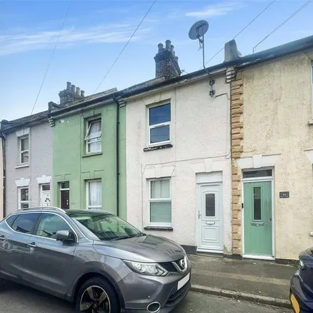 Rent this 3 bed townhouse on Weston Road in Strood, ME2 3EY