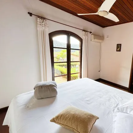 Rent this 5 bed townhouse on São Carlos