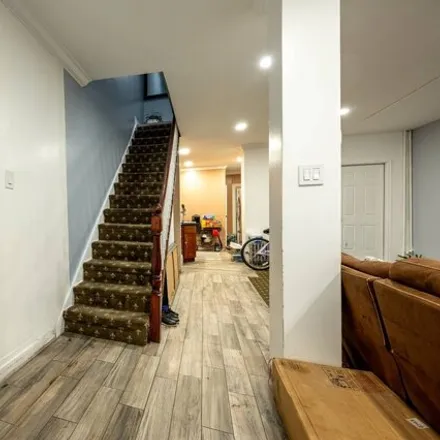 Image 4 - 765 East 224th Street, New York, NY 10466, USA - House for sale