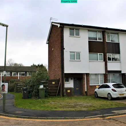 Rent this 5 bed house on 70 Guildford Park Avenue in Guildford, GU2 7NL