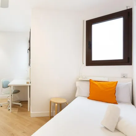 Rent this 5 bed room on Carrer de Balmes in 45, 47