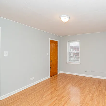 Image 6 - 2067 West Farwell Avenue, Chicago, IL 60645, USA - House for sale