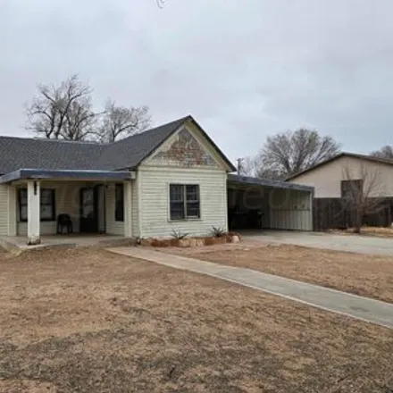 Buy this 2 bed house on 901 Lincoln Street in Dalhart, TX 79022