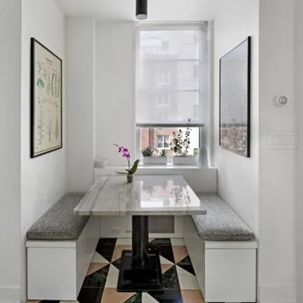 Image 6 - 22 West 13th Street, New York, NY 10011, USA - Townhouse for sale