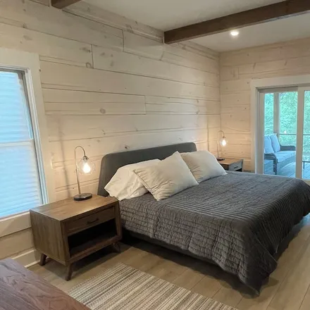 Rent this 3 bed house on Guntersville