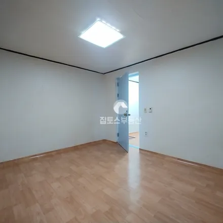 Rent this studio apartment on 서울특별시 관악구 봉천동 1690-55