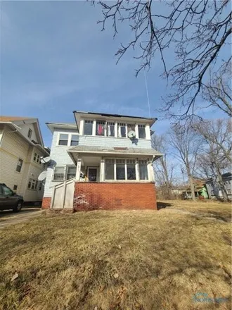 Buy this 6 bed house on 410 Islington Street in Toledo, OH 43610