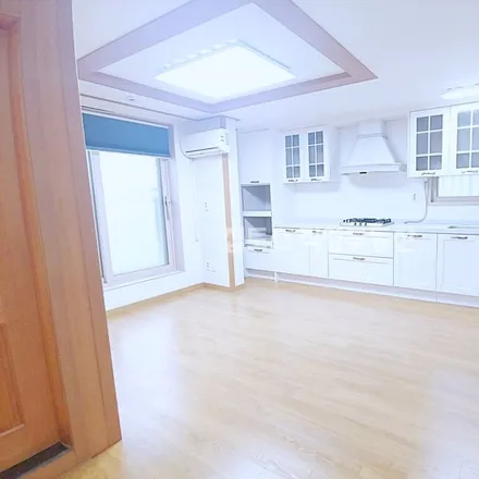 Rent this 2 bed apartment on 서울특별시 강남구 대치동 911-33