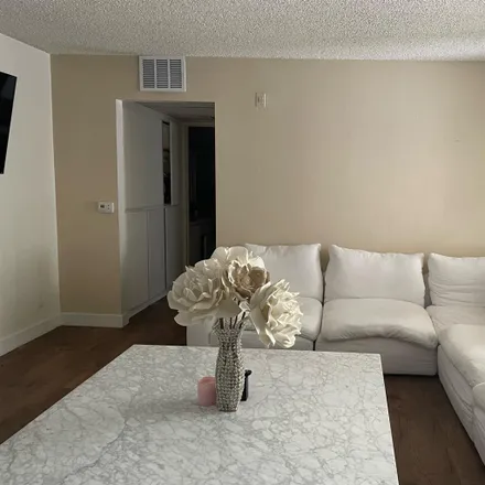 Rent this 1 bed room on 1557 North Detroit Street in Los Angeles, CA 90046