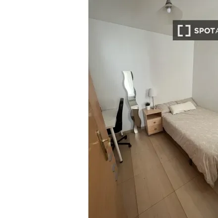 Rent this 3 bed room on Madrid in Calle de Francisco Silvela, 83