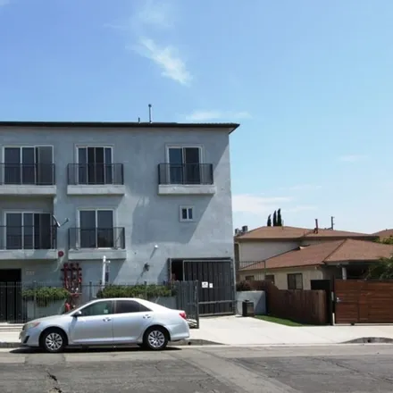 Buy this studio townhouse on 243 Avenue 18 in Los Angeles, CA 90031
