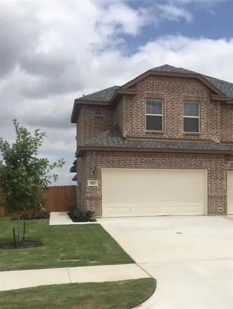 Rent this 3 bed duplex on 1027 Skyview Court in Midlothian, TX 76065