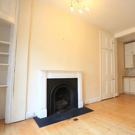 Image 4 - 12 Springvalley Terrace, City of Edinburgh, EH10 4PY, United Kingdom - Apartment for rent