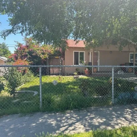 Buy this 4 bed house on 920 South Sierra Vista Avenue in Fresno, CA 93702