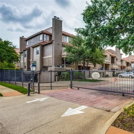 Rent this 1 bed condo on 5314 Longview Street in Dallas, TX 75206