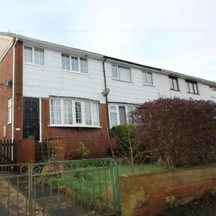 Buy this 3 bed townhouse on Dudley Avenue in Birstall, WF17 0JY