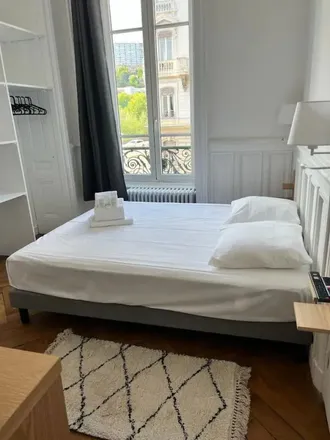 Image 8 - 2 Rue Duquesne, 69006 Lyon, France - Apartment for rent