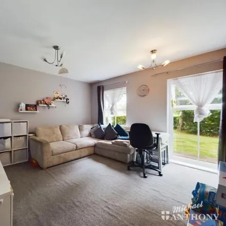 Image 2 - Coldharbour Way, Aylesbury, HP19 7HX, United Kingdom - Apartment for sale