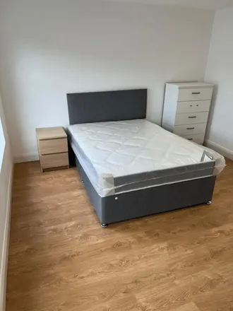 Rent this 1 bed room on Clarendon Road in London, CR0 3SG