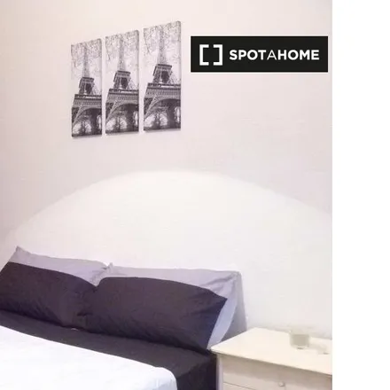 Rent this 3 bed room on Madrid in Colegio Público Gonzalo de Berceo (II), Calle Leiría