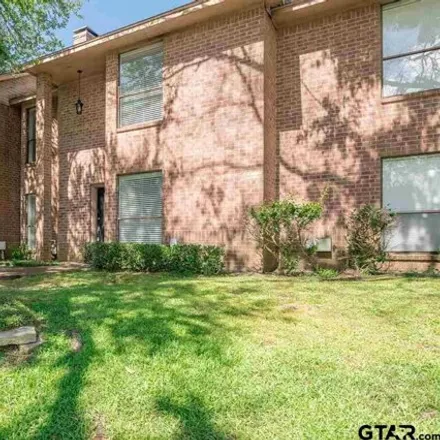 Image 2 - 5827 Hollytree Drive, Tyler, TX 75703, USA - House for rent